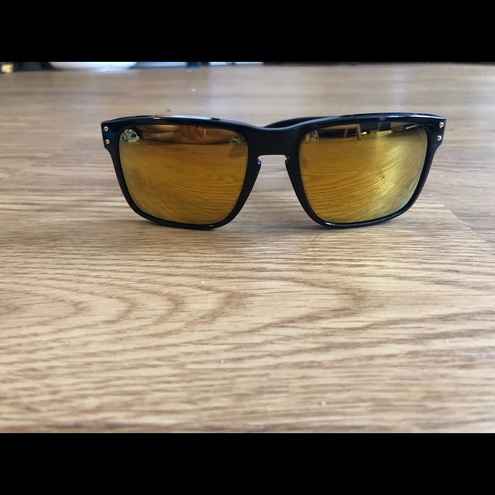 Oakley Holbrook